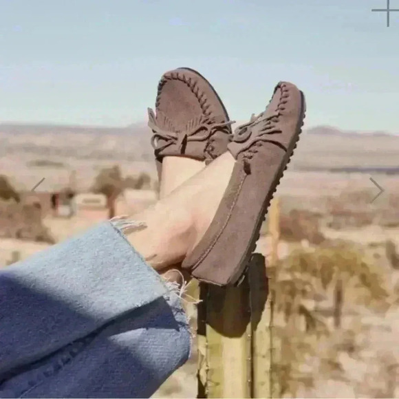 Minnetonka Moccasins Kitty Hardsole Gray Non-Slip Comfortable Womens Size 9 EUC - Picture 1 of 12